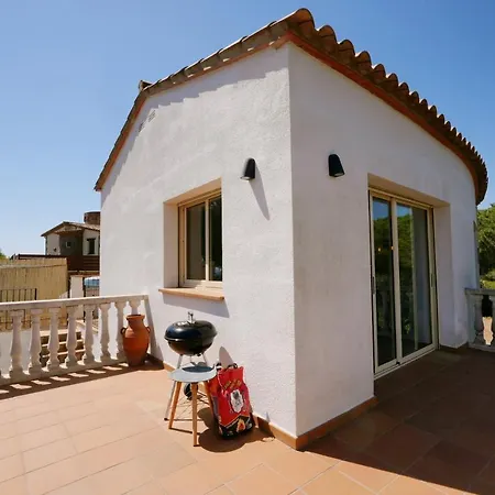 Treehouse By Alvent Holidays Holiday home